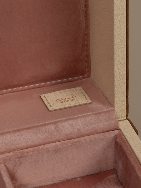 ‏Jewelry Case

صندوق مجوهرات